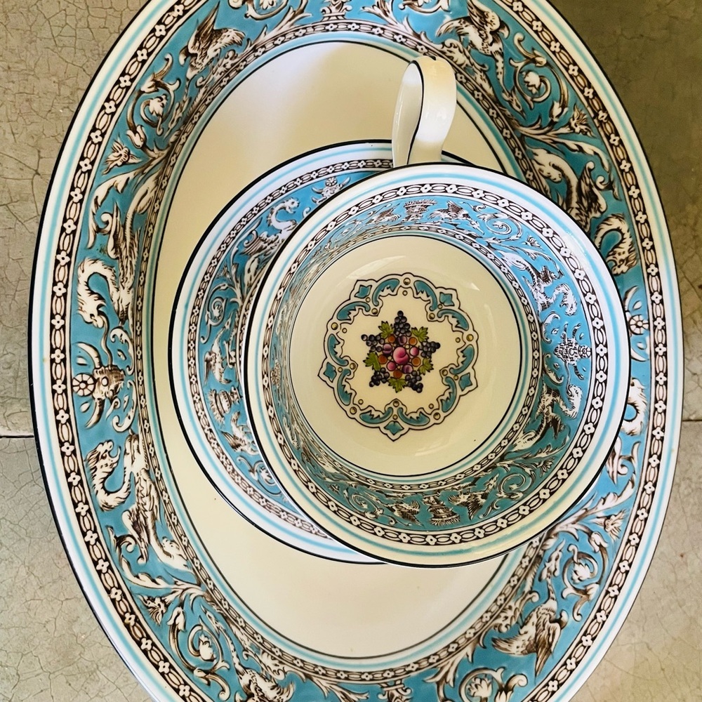 Gorgeous Wedgwood Florentine Blue and White Dinnerware -100 piece, complete set!